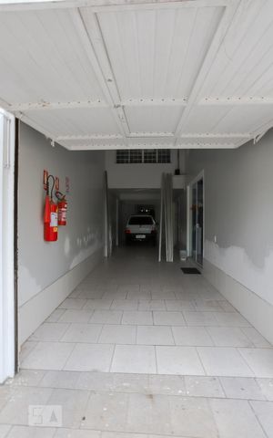 Casa à venda com 430m², 4 quartos e 2 vagas Casa à venda com 430m², 4 quartos e 2 vagasGaragem