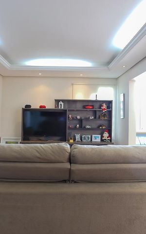 Casa à venda com 430m², 4 quartos e 2 vagas Casa à venda com 430m², 4 quartos e 2 vagasSala de Estar