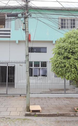 Casa à venda com 430m², 4 quartos e 2 vagas Casa à venda com 430m², 4 quartos e 2 vagasFachada da Casa