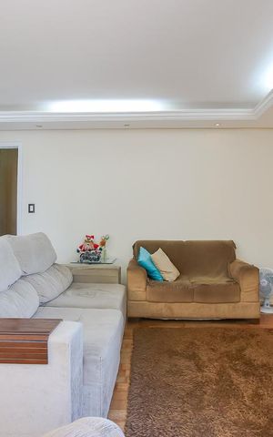 Casa à venda com 430m², 4 quartos e 2 vagas Casa à venda com 430m², 4 quartos e 2 vagasSala de Estar