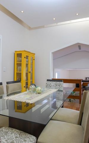 Casa à venda com 430m², 4 quartos e 2 vagas Casa à venda com 430m², 4 quartos e 2 vagasSala de Jantar
