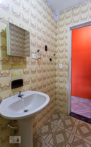 Casa à venda com 50m², 1 quarto e sem vaga Casa à venda com 50m², 1 quarto e sem vagaBanheiro