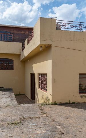 Casa à venda com 250m², 4 quartos e 5 vagas Casa à venda com 250m², 4 quartos e 5 vagasFachada