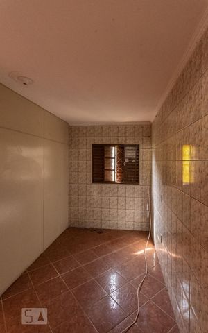 Casa à venda com 250m², 4 quartos e 5 vagas Casa à venda com 250m², 4 quartos e 5 vagasSala