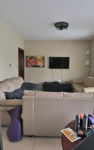 Casa à venda com 280m², 5 quartos e 6 vagasSala