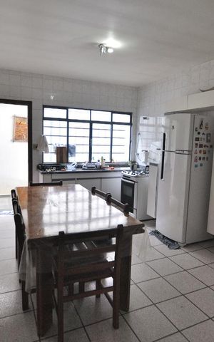 Casa à venda com 280m², 5 quartos e 6 vagasCozinha