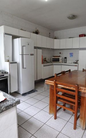 Casa à venda com 280m², 5 quartos e 6 vagasCozinha