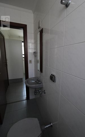 Apartamento para alugar com 256m², 4 quartos e 3 vagasBanheiro de Serviço