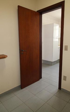 Apartamento para alugar com 256m², 4 quartos e 3 vagasQuarto de Serviço