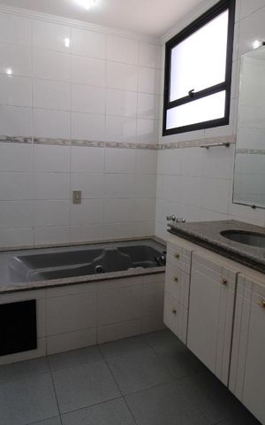 Apartamento para alugar com 256m², 4 quartos e 3 vagasSuíte do Quarto 2