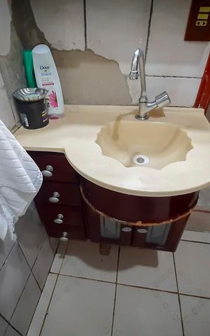 Casa à venda com 215m², 3 quartos e sem vagaBanheiro