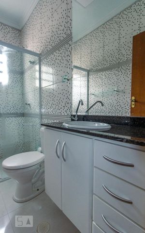 Casa para alugar com 140m², 2 quartos e 2 vagas Casa para alugar com 140m², 2 quartos e 2 vagasBanheiro Quarto 1 - Suítes