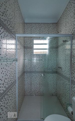 Casa para alugar com 140m², 2 quartos e 2 vagas Casa para alugar com 140m², 2 quartos e 2 vagasBanheiro Quarto 1 - Suítes