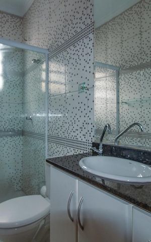 Casa para alugar com 140m², 2 quartos e 2 vagas Casa para alugar com 140m², 2 quartos e 2 vagasBanheiro Quarto 1 - Suítes