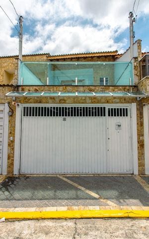 Casa para alugar com 140m², 2 quartos e 2 vagas Casa para alugar com 140m², 2 quartos e 2 vagasFachada