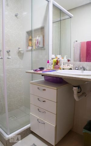 Apartamento à venda com 93m², 3 quartos e 2 vagas Apartamento à venda com 93m², 3 quartos e 2 vagasBanheiro social