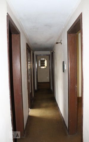 Casa à venda com 305m², 4 quartos e 1 vagaCorredor