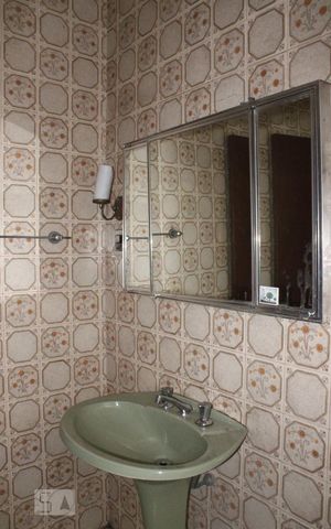 Casa à venda com 305m², 4 quartos e 1 vagaBanheiro da Suíte