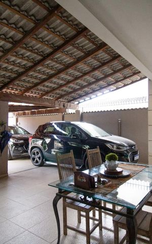 Casa à venda com 230m², 3 quartos e 3 vagas Casa à venda com 230m², 3 quartos e 3 vagasQuintal