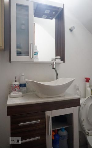 Casa de condomínio à venda com 70m², 2 quartos e 2 vagasLavabo