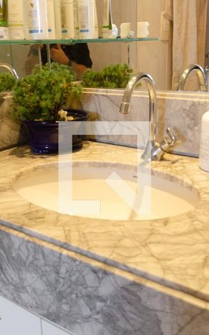 Apartamento para alugar com 90m², 3 quartos e 2 vagas Apartamento para alugar com 90m², 3 quartos e 2 vagasBanheiro Corredor