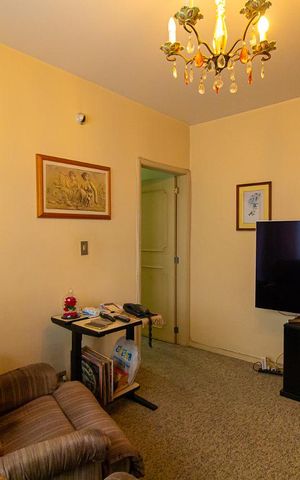 Apartamento à venda com 229m², 4 quartos e 2 vagas Apartamento à venda com 229m², 4 quartos e 2 vagasSala de TV