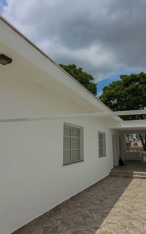 Casa à venda com 260m², 3 quartos e 4 vagas Casa à venda com 260m², 3 quartos e 4 vagasEdicula