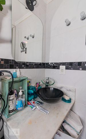 Apartamento à venda com 47m², 2 quartos e 2 vagas Apartamento à venda com 47m², 2 quartos e 2 vagasBanheiro da Suíte