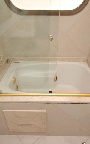 Apartamento à venda com 290m², 3 quartos e 2 vagasBanheiro da Suíte 1
