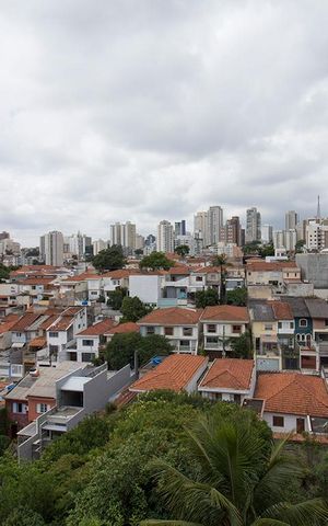 Casa para alugar com 300m², 9 quartos e 2 vagas Casa para alugar com 300m², 9 quartos e 2 vagasPiso Térreo - Vista da Área de Serviço