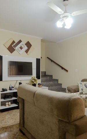 Casa de condomínio à venda com 102m², 2 quartos e 2 vagas Casa de condomínio à venda com 102m², 2 quartos e 2 vagasSala