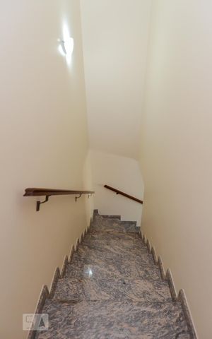 Casa de condomínio à venda com 102m², 2 quartos e 2 vagas Casa de condomínio à venda com 102m², 2 quartos e 2 vagasEscada da Sala