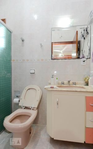 Casa de condomínio à venda com 102m², 2 quartos e 2 vagas Casa de condomínio à venda com 102m², 2 quartos e 2 vagasBanheiro da Suíte 1