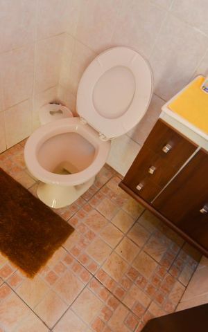 Casa de condomínio à venda com 102m², 2 quartos e 2 vagas Casa de condomínio à venda com 102m², 2 quartos e 2 vagasBanheiro de Serviço