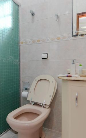 Casa de condomínio à venda com 102m², 2 quartos e 2 vagas Casa de condomínio à venda com 102m², 2 quartos e 2 vagasBanheiro da Suíte 1