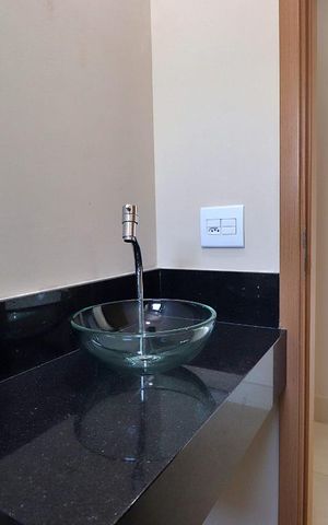 Apartamento à venda com 78m², 2 quartos e 2 vagasBanheiro da Suíte 1