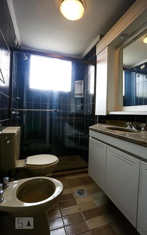 Apartamento à venda com 230m², 4 quartos e 4 vagas Apartamento à venda com 230m², 4 quartos e 4 vagasBanheiro da Suíte 2
