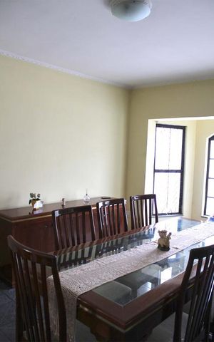 Casa à venda com 298m², 5 quartos e 4 vagas Casa à venda com 298m², 5 quartos e 4 vagasSala de Jantar