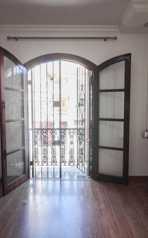 Casa à venda com 217m², 3 quartos e 5 vagas