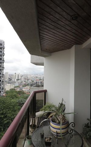 Apartamento à venda com 186m², 3 quartos e 3 vagasSacada da Sala 
