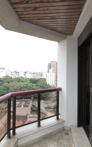 Apartamento à venda com 186m², 3 quartos e 3 vagasSacada da Suite 1 e 2