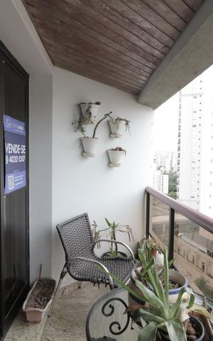 Apartamento à venda com 186m², 3 quartos e 3 vagasSacada da Sala 