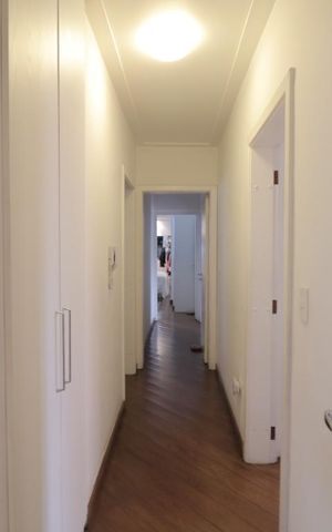 Apartamento à venda com 186m², 3 quartos e 3 vagasCorredor de acesso aos quartos 