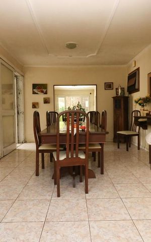 Casa à venda com 254m², 4 quartos e 4 vagas Casa à venda com 254m², 4 quartos e 4 vagasSala de Jantar