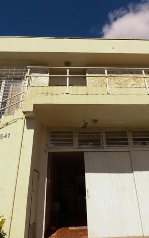 Casa à venda com 254m², 4 quartos e 4 vagas Casa à venda com 254m², 4 quartos e 4 vagasFachada
