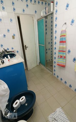 Casa à venda com 254m², 4 quartos e 4 vagas Casa à venda com 254m², 4 quartos e 4 vagasBanheiro Social