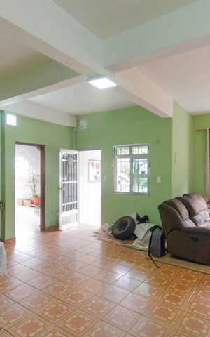 Casa à venda com 200m², 4 quartos e 2 vagas Casa à venda com 200m², 4 quartos e 2 vagasSala