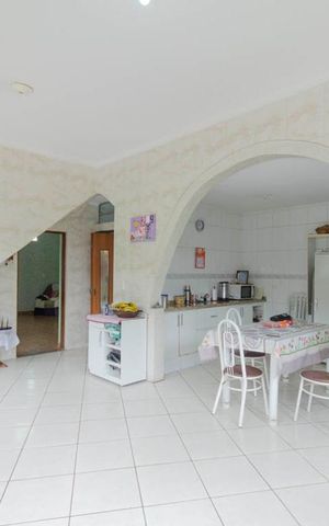 Casa à venda com 200m², 4 quartos e 2 vagas Casa à venda com 200m², 4 quartos e 2 vagasCozinha