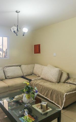 Casa à venda com 280m², 4 quartos e 2 vagas Casa à venda com 280m², 4 quartos e 2 vagasSala de Estar