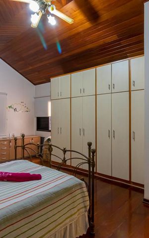 Casa à venda com 532m², 4 quartos e 5 vagas Casa à venda com 532m², 4 quartos e 5 vagasSuíte 1